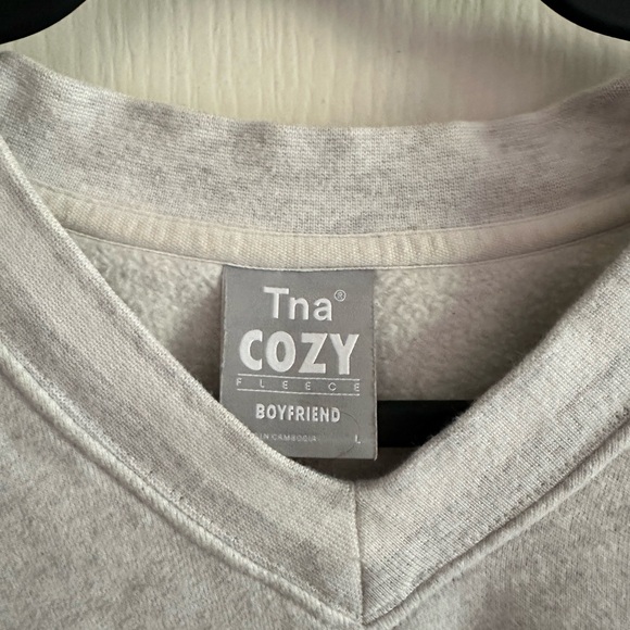 Aritzia Crewneck - Picture 3 of 3